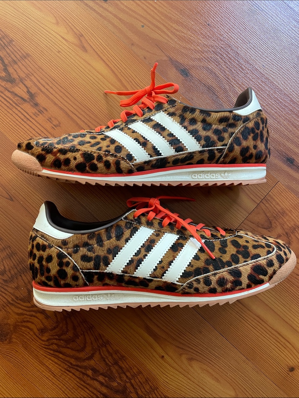 Adidas Originals  Leopard Sneakers with Orange Laces - Picture 3 of 8